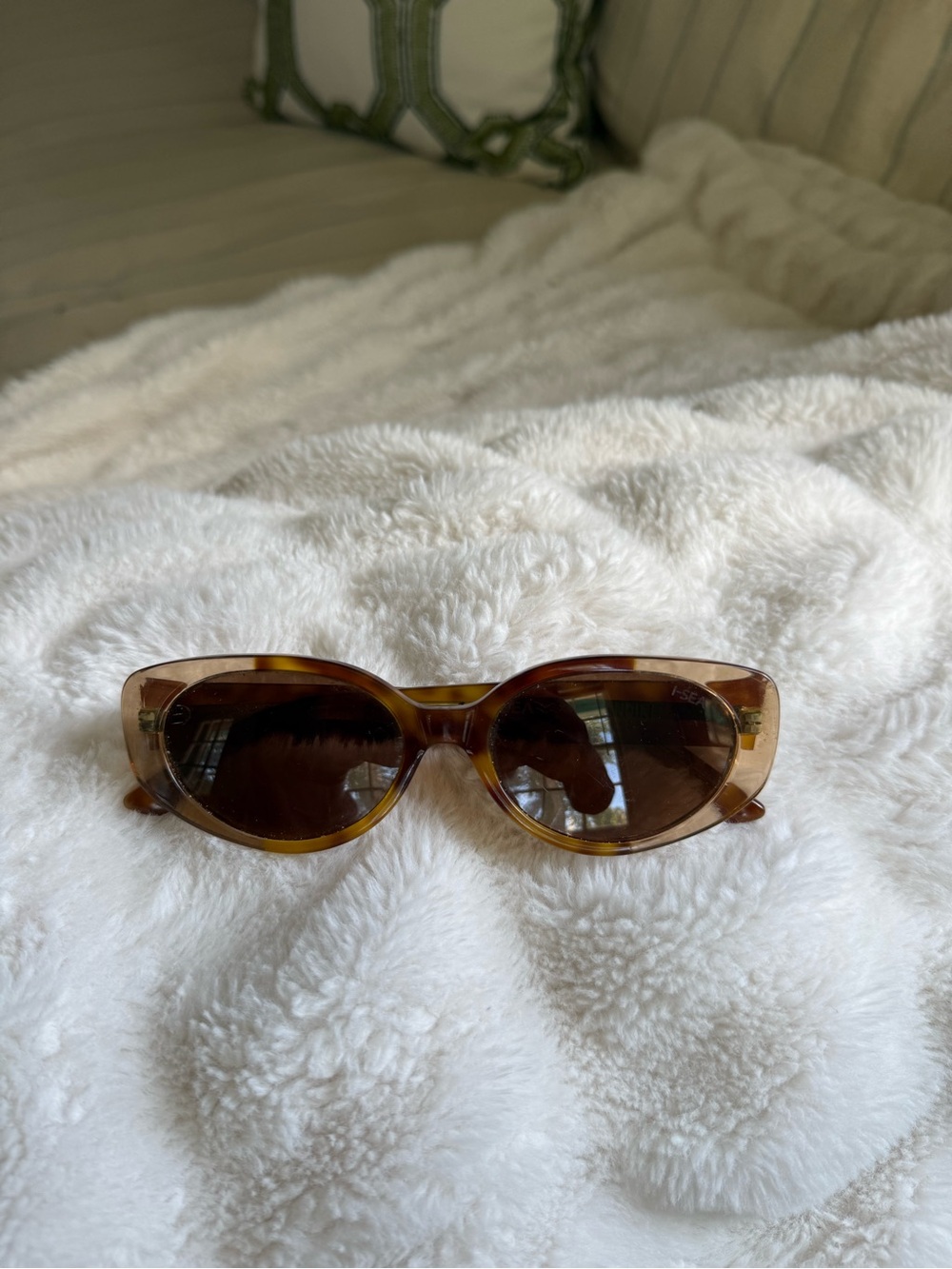 Women’s Tortoiseshell Cat-Eye Sunglasses — Brown Lenses